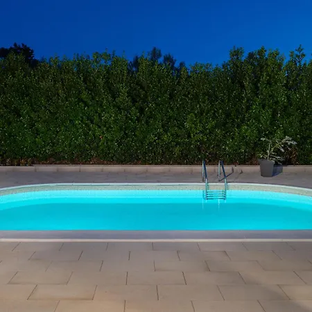 فيلة Akadia Kuca Za Odmor Sa Grijanim Bazenom *