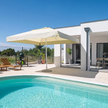 فيلة Akadia Kuca Za Odmor Sa Grijanim Bazenom *