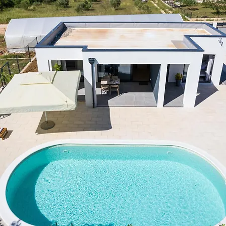 فيلة Akadia Kuca Za Odmor Sa Grijanim Bazenom زادار