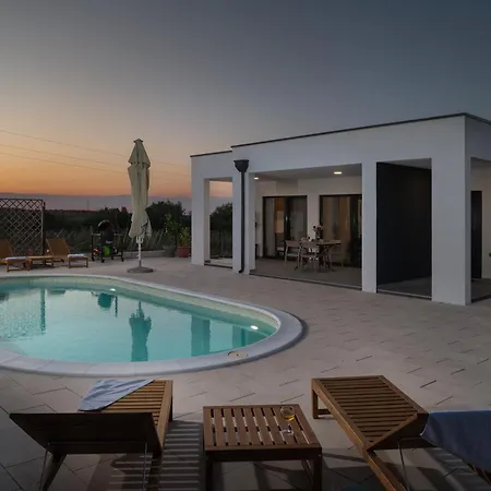 فيلة Akadia Kuca Za Odmor Sa Grijanim Bazenom زادار