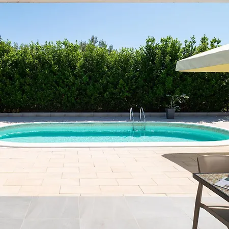 Akadia Kuca Za Odmor Sa Grijanim Bazenom 자다르