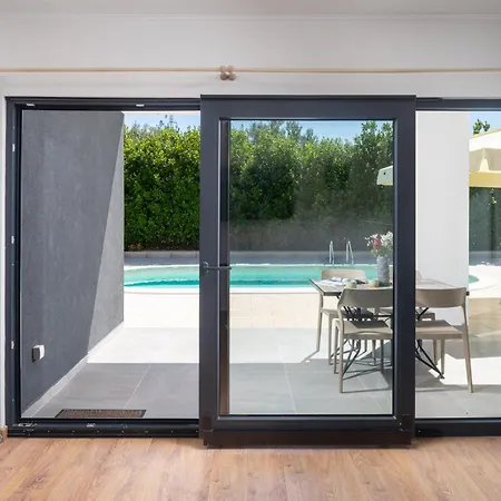 Akadia Kuca Za Odmor Sa Grijanim Bazenom