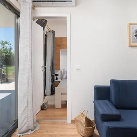 Akadia Kuca Za Odmor Sa Grijanim Bazenom 빌라 자다르