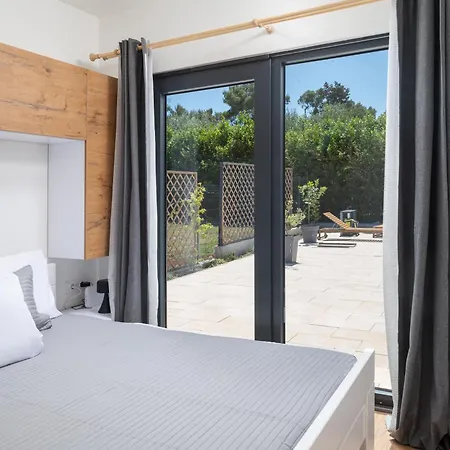 Akadia Kuca Za Odmor Sa Grijanim Bazenom * 자다르