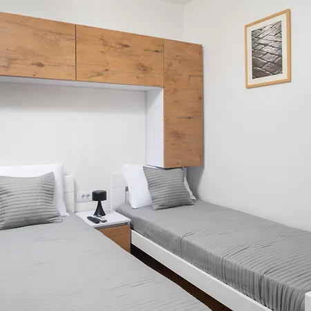 Akadia Kuca Za Odmor Sa Grijanim Bazenom