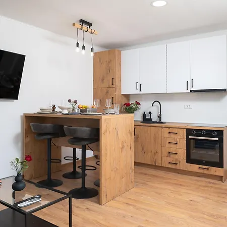 Akadia Kuca Za Odmor Sa Grijanim Bazenom 빌라