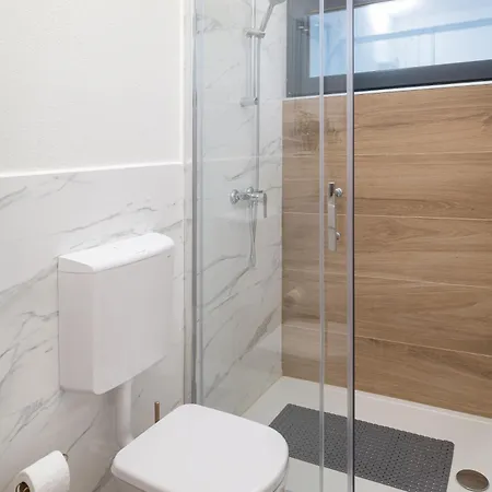 Akadia Kuca Za Odmor Sa Grijanim Bazenom