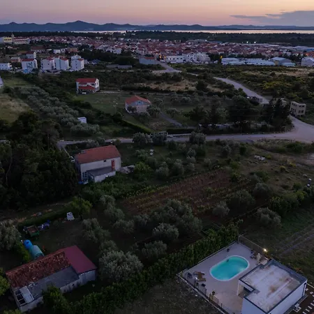 Akadia Kuca Za Odmor Sa Grijanim Bazenom 빌라