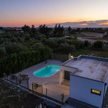 빌라 Akadia Kuca Za Odmor Sa Grijanim Bazenom