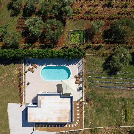 Akadia Kuca Za Odmor Sa Grijanim Bazenom 빌라 자다르